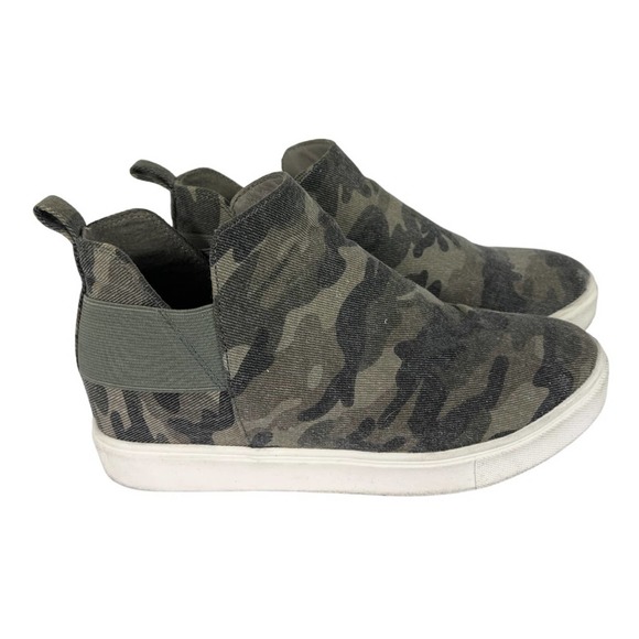 Soda Diana Hidden Heel Camo Sneaker Bootie Slip On Size 8 - Picture 2 of 7